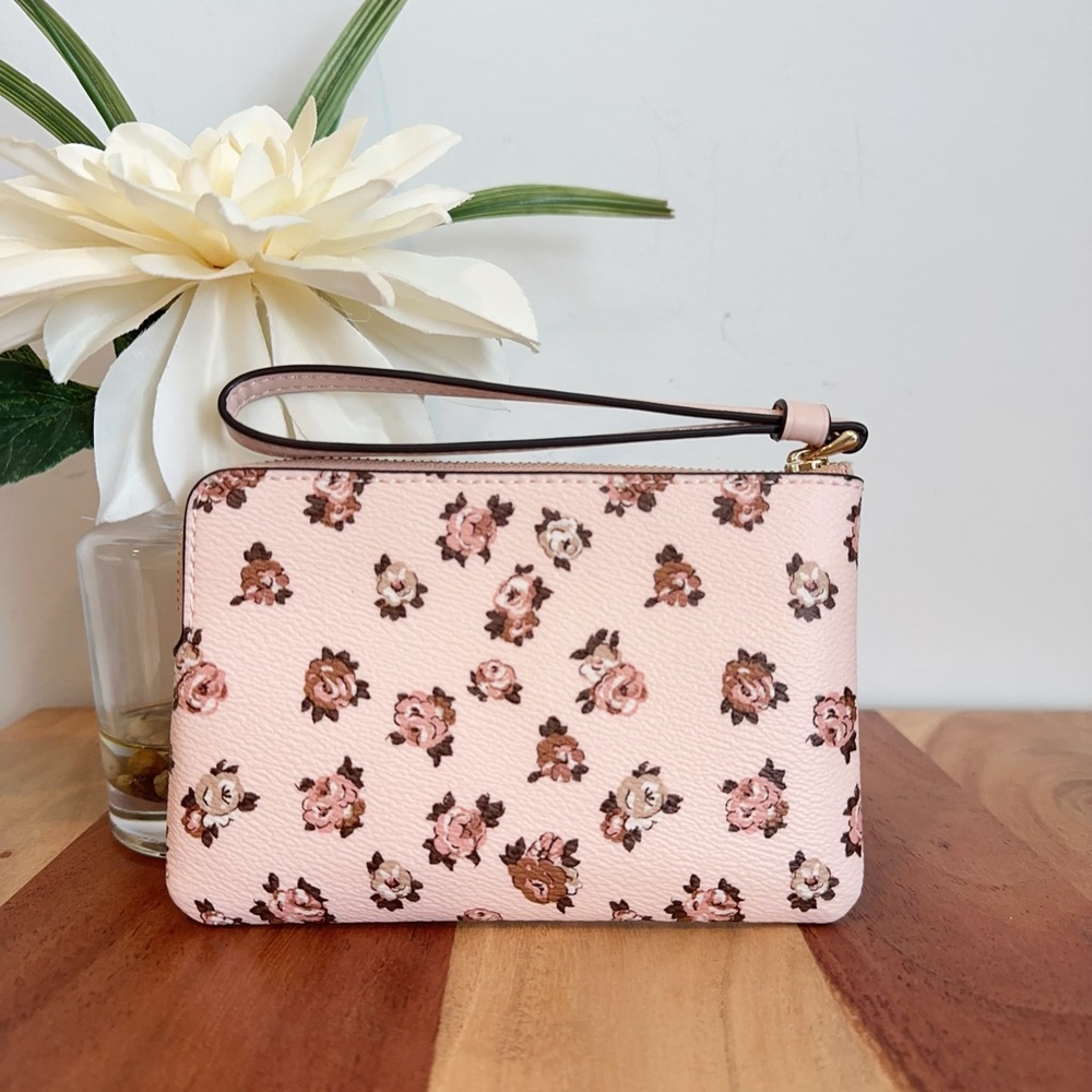 NWT Coach Corner Zip‎ Wristlet With Rosette Print - Picture 2 of 5